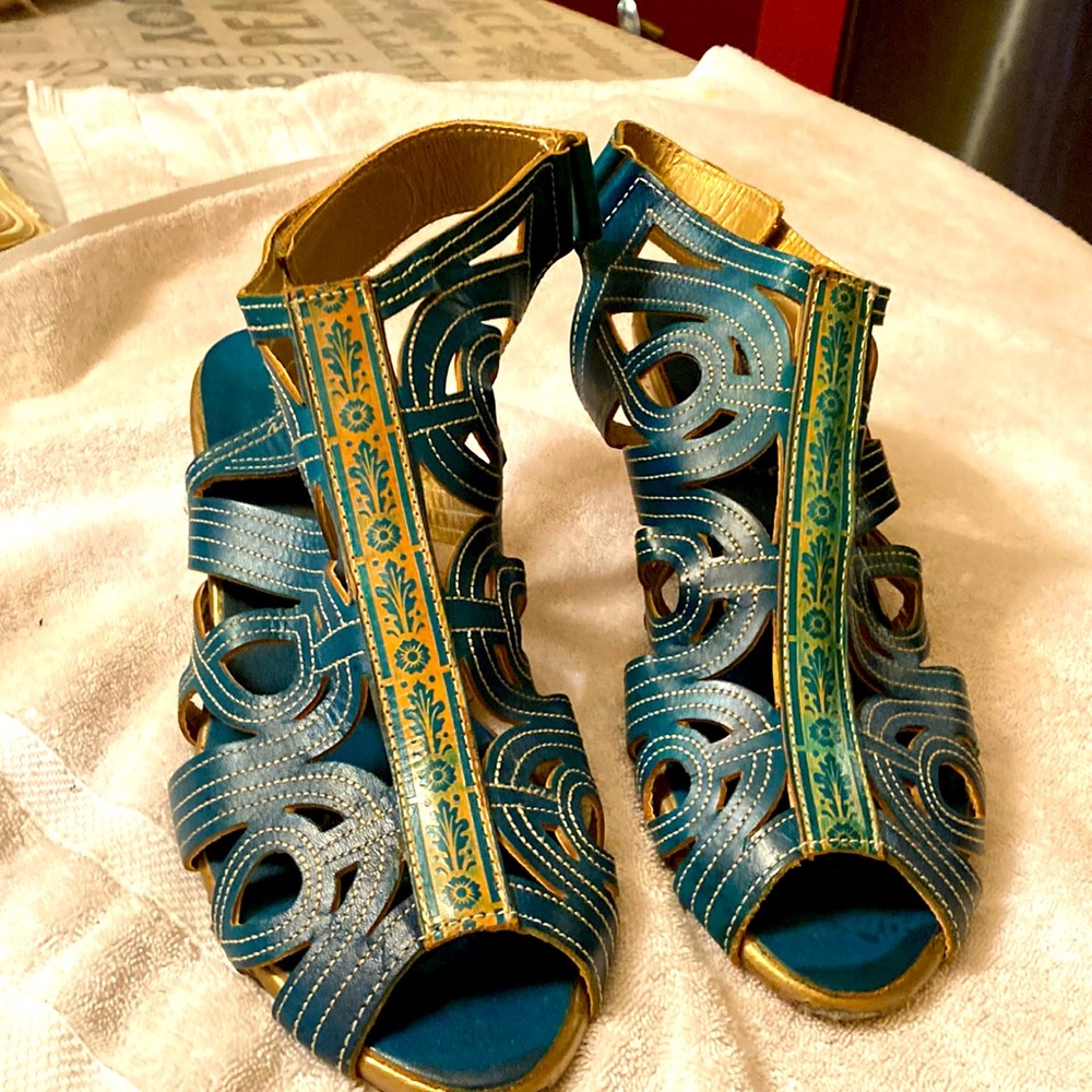 Spring Step sandal’s wrap around ankle open front/heels sz 11 turquoise & floral